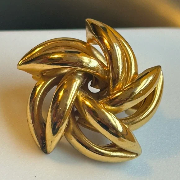 Vintage Gold Tone Abstract Flower Brooch Modernist Costume Jewelry Gifts Estate - Picture 2 of 6